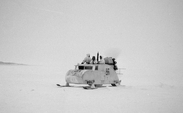 Moto de nieve a hélice cerca Haapasaari, Finlandia