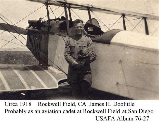 James H. Doolittle probablemente como cadete de aviación en Rockwell Field, San Diego, California, hacia 1918