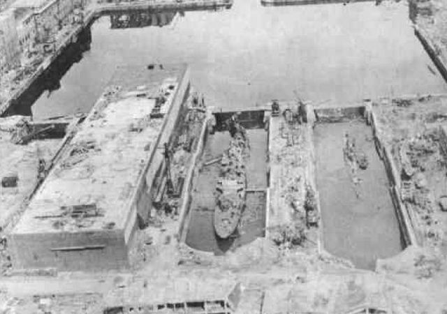 Base naval de Kiel destrozada por los bombardeos aliados. Primavera de 1945