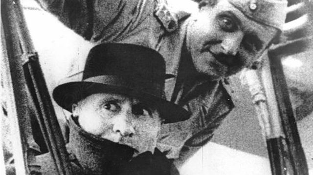 Mussolini y Skorzeny fotografiados en el interior del Fieseler Storch