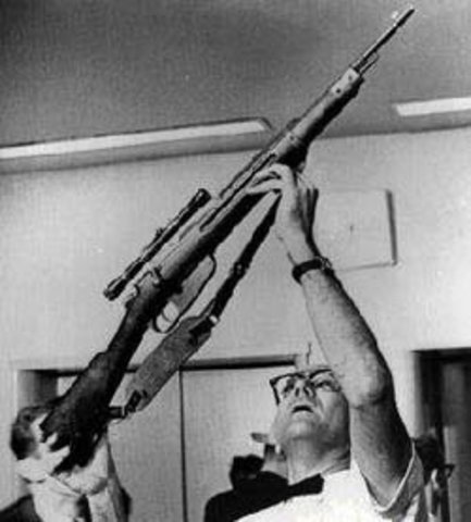 El fusil incautado en el asesinato del presidente Kennedy, un Carcano modelo 91, entregado a la comisión Warren