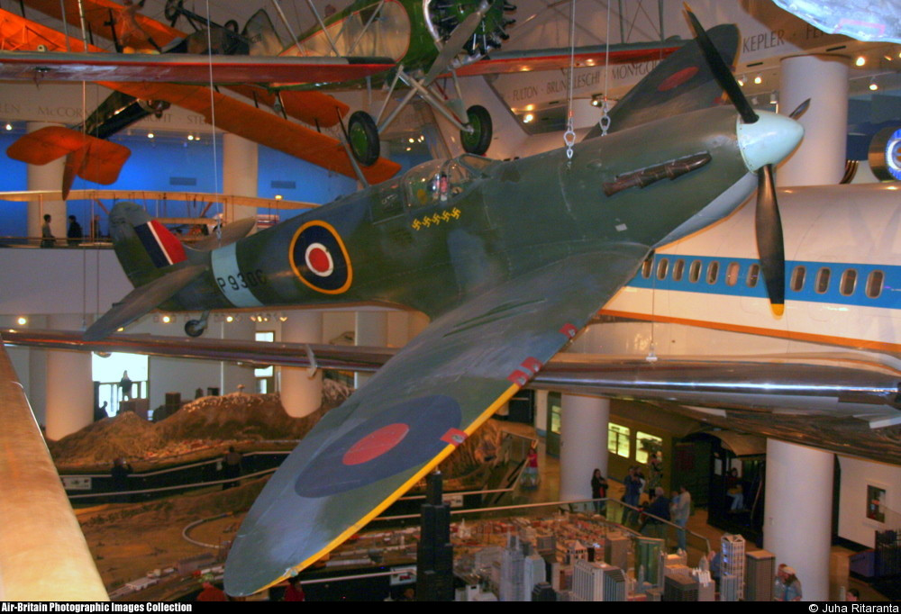 Supermarine Spitfire Mk.Ia con número de Serie P9306 conservado en el Museum of Science and Industry de Chicago