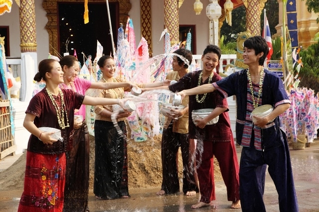 El Año Nuevo 2560 de Tailandia coincide con nuestra Semana Santa (1)