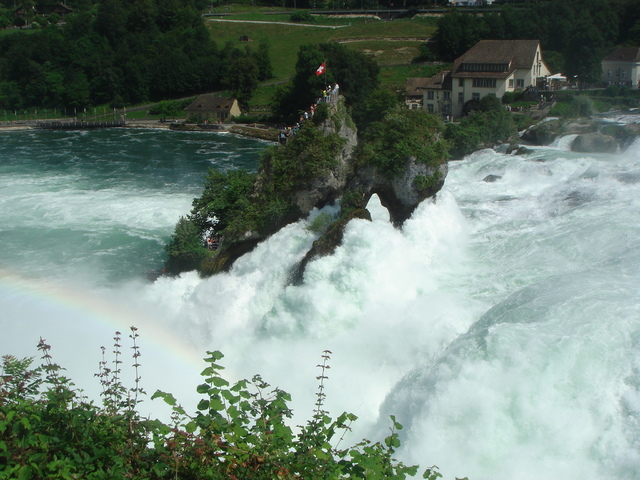 Suiza en coche 9 días, recomendadísimo ir! - Blogs de Suiza - Día 2: Cataratas del Rin, Steim an Rhein, Brunnen, Vitnau, Lucerna, Beatenberg (7)