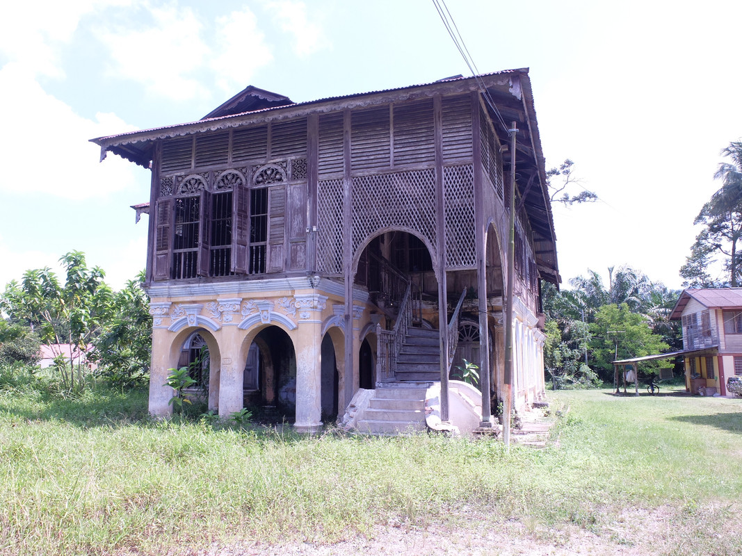 Rumah Agam Lama Tanpa Paku Di Beruas