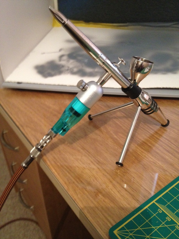 I recently bought an Iwata Neo airbrush to replace a handheld air  compressor/airbrush kit over , but I can't connect both together.  Does Iwata require a specific connector to the air compressor